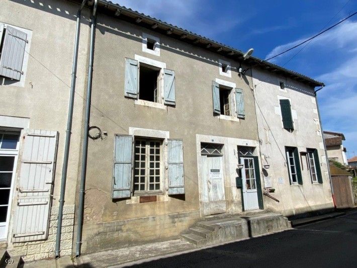 4 bed town house for sale in ChampagneMouton, PoitouCharentes, 16350