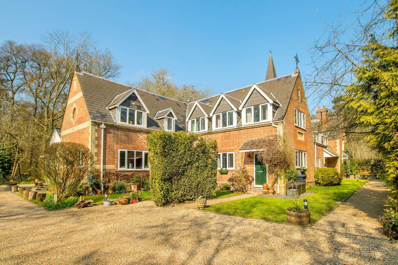 3 bed to rent in Colebrooke Place, Ottershaw, Chertsey KT16