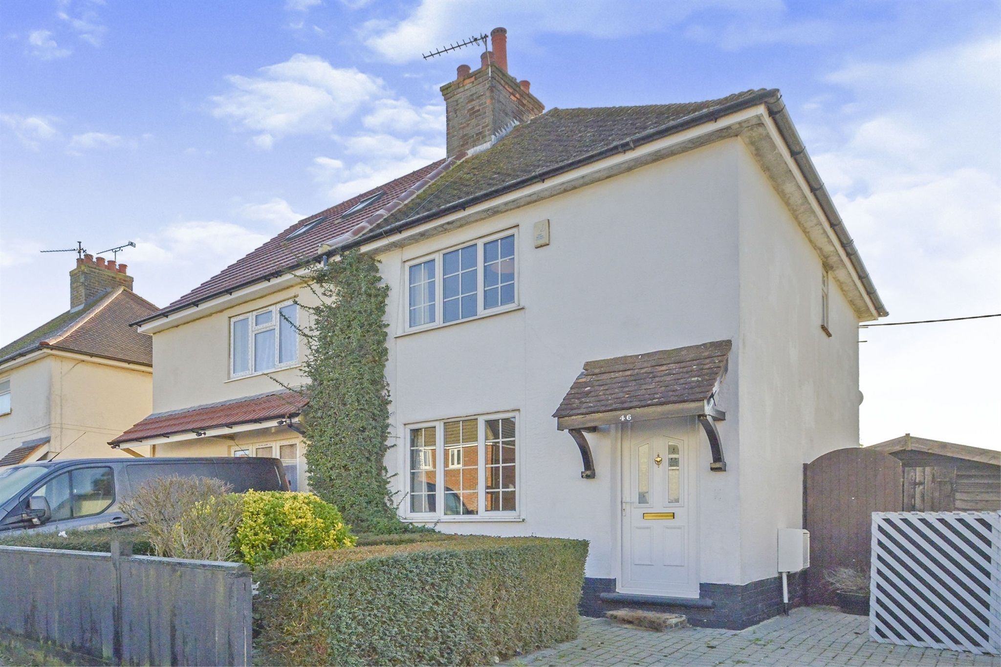 3 bed semidetached house for sale in Stanton Avenue, Bradville, Milton