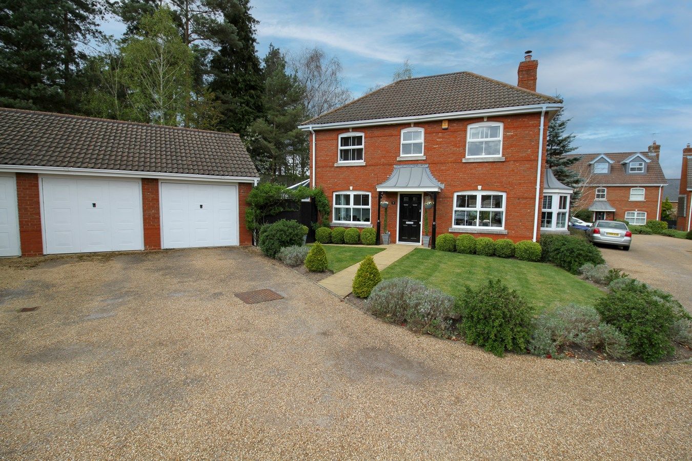 4 bed detached house for sale in Tadley Close, Fleet GU51 Zoopla