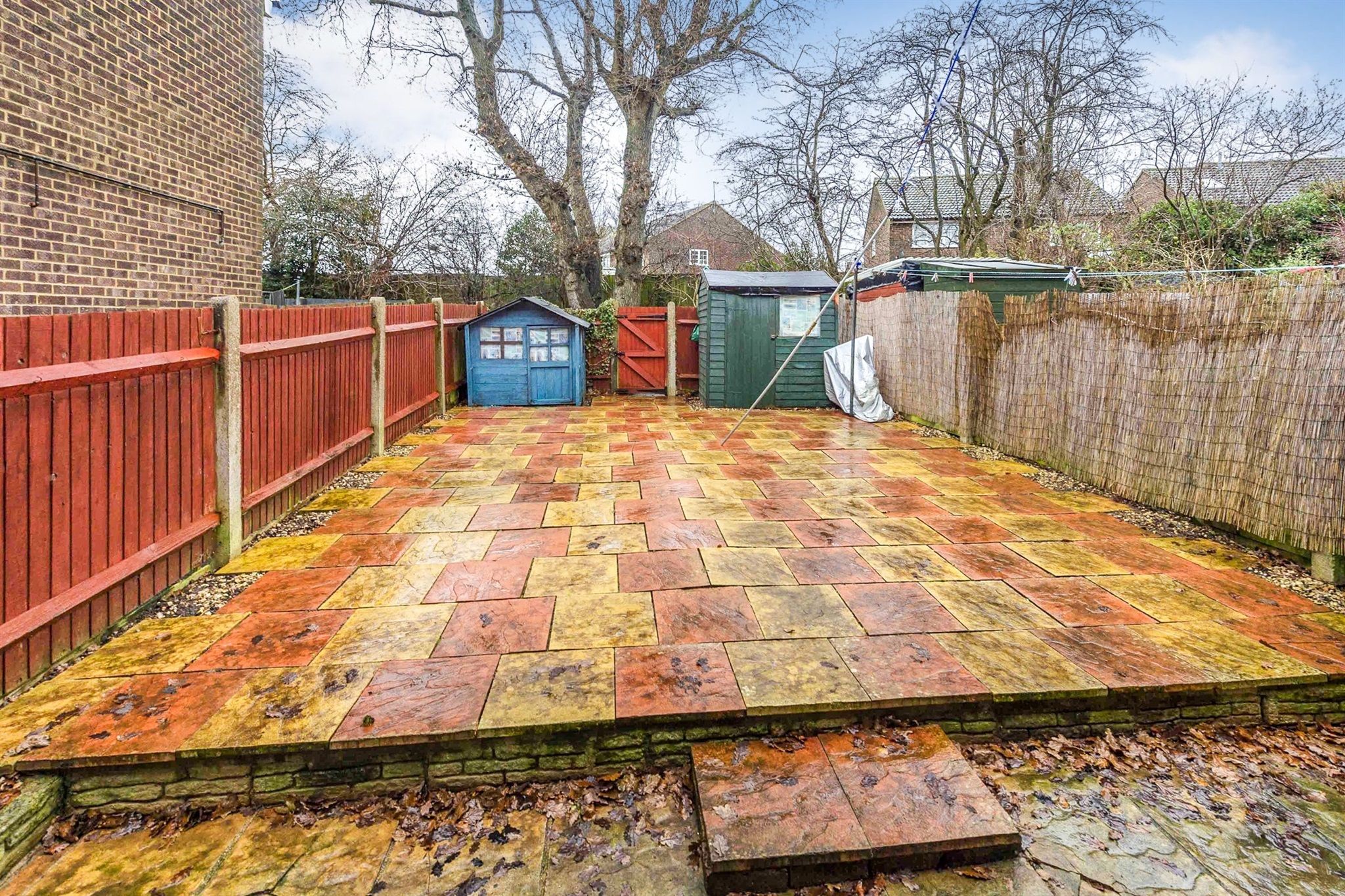 3 bed end terrace house for sale in Lomond Road, Piccotts End, Hemel