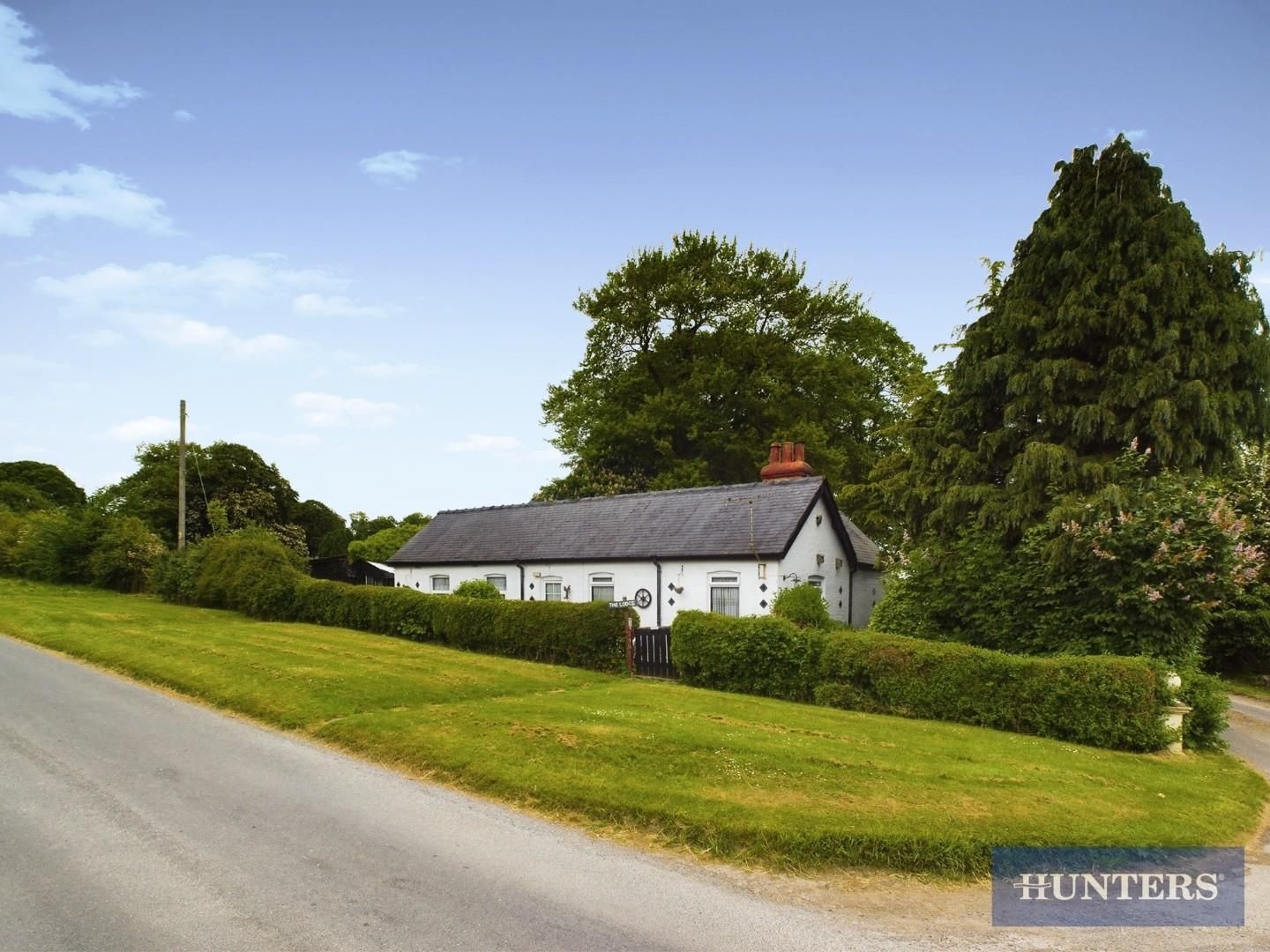 3 bed detached bungalow for sale in Wold Road, Nafferton, Driffield