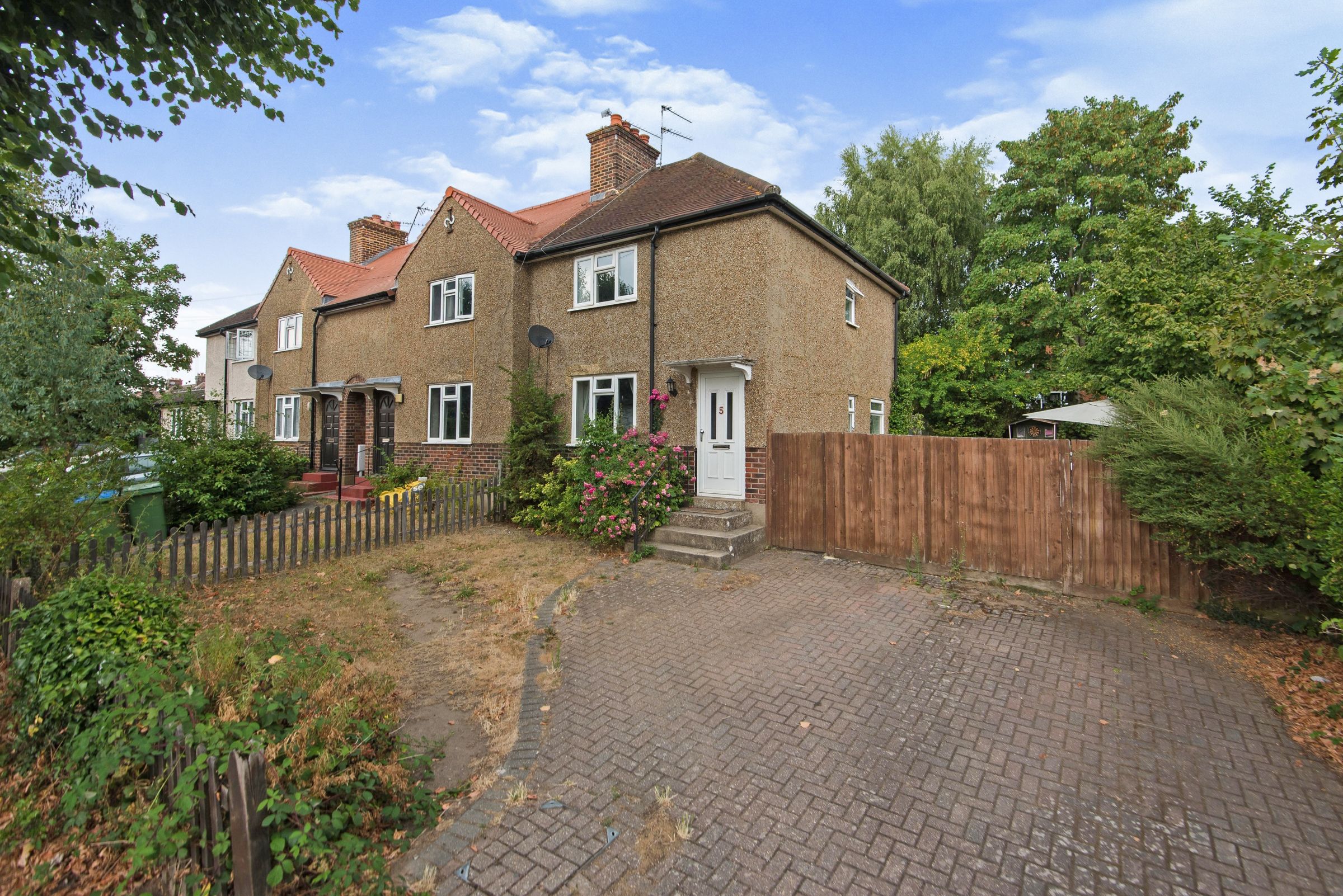 2 bed end terrace house for sale in Tartar Road, Cobham KT11 Zoopla