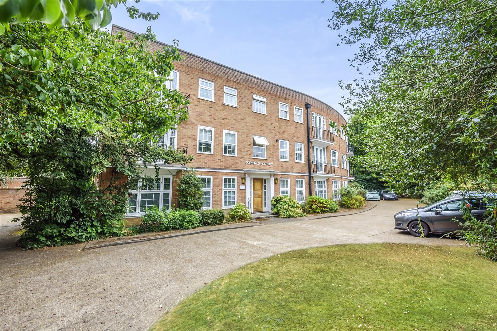 2 bed flat for sale in Ashley Road, Epsom KT18 Zoopla