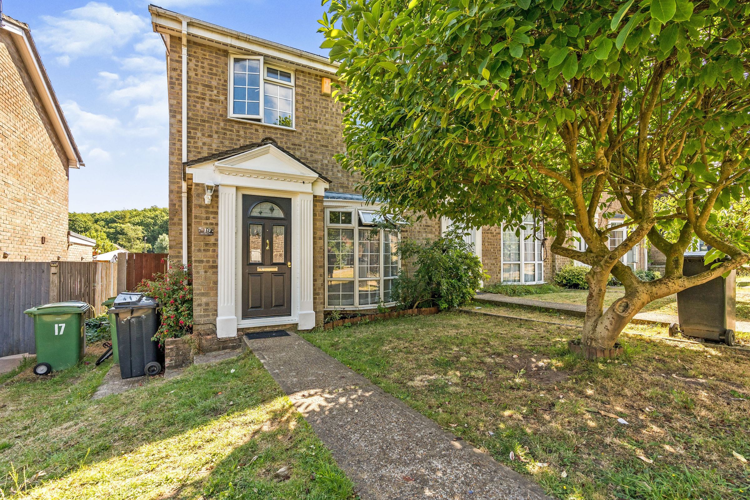3 bed end terrace house for sale in Yew Tree Close, Chatham ME5 Zoopla