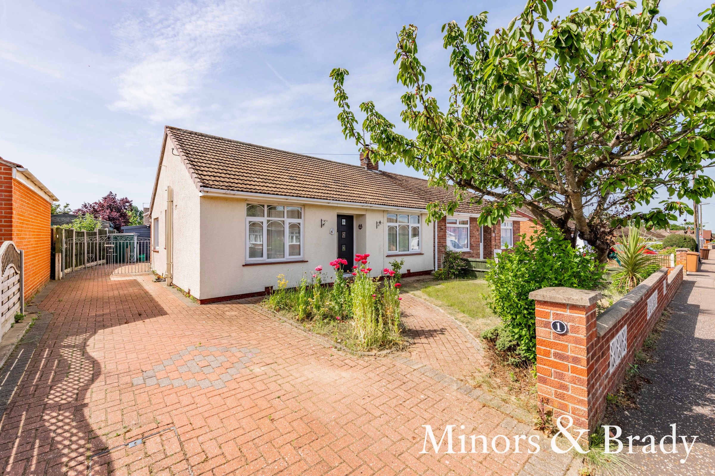 2 bed semidetached bungalow for sale in Homefield Avenue, Bradwell