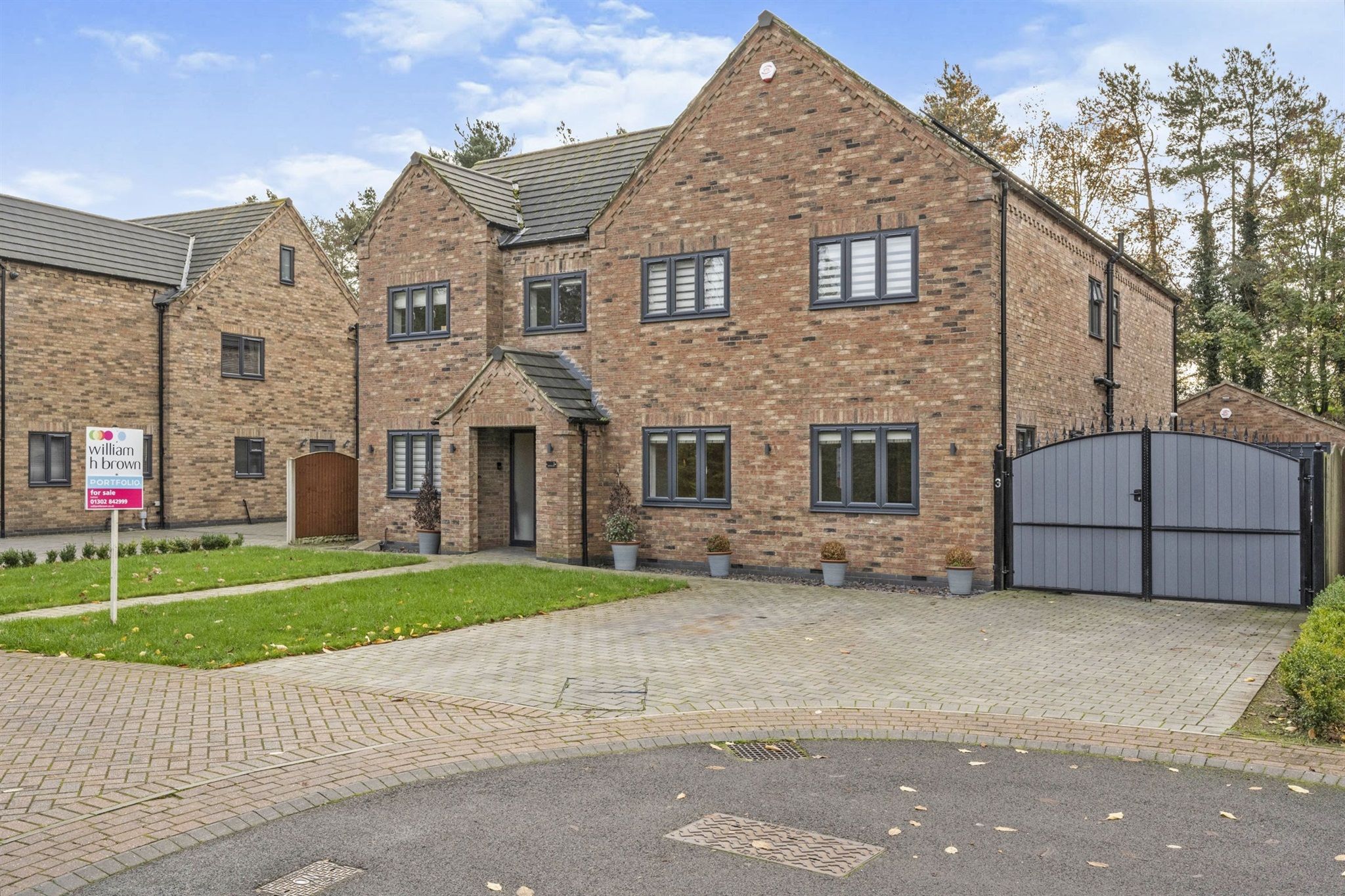 5 bed detached house for sale in Abbeyfield Court, Hatfield, Doncaster