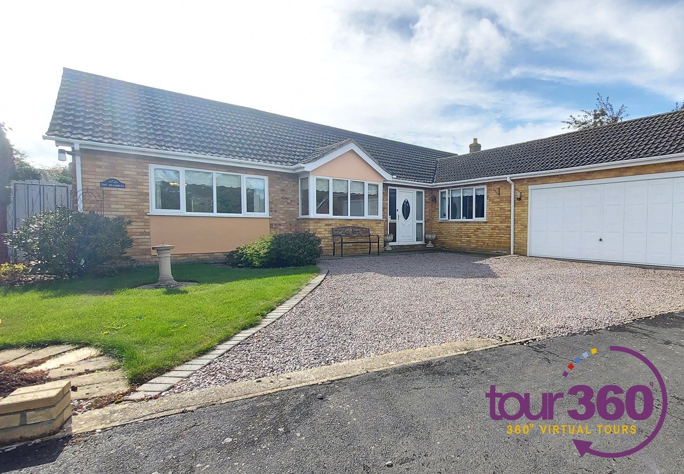 4 bed detached bungalow for sale in Lawrance Way, Thurlby, Lincolnshire