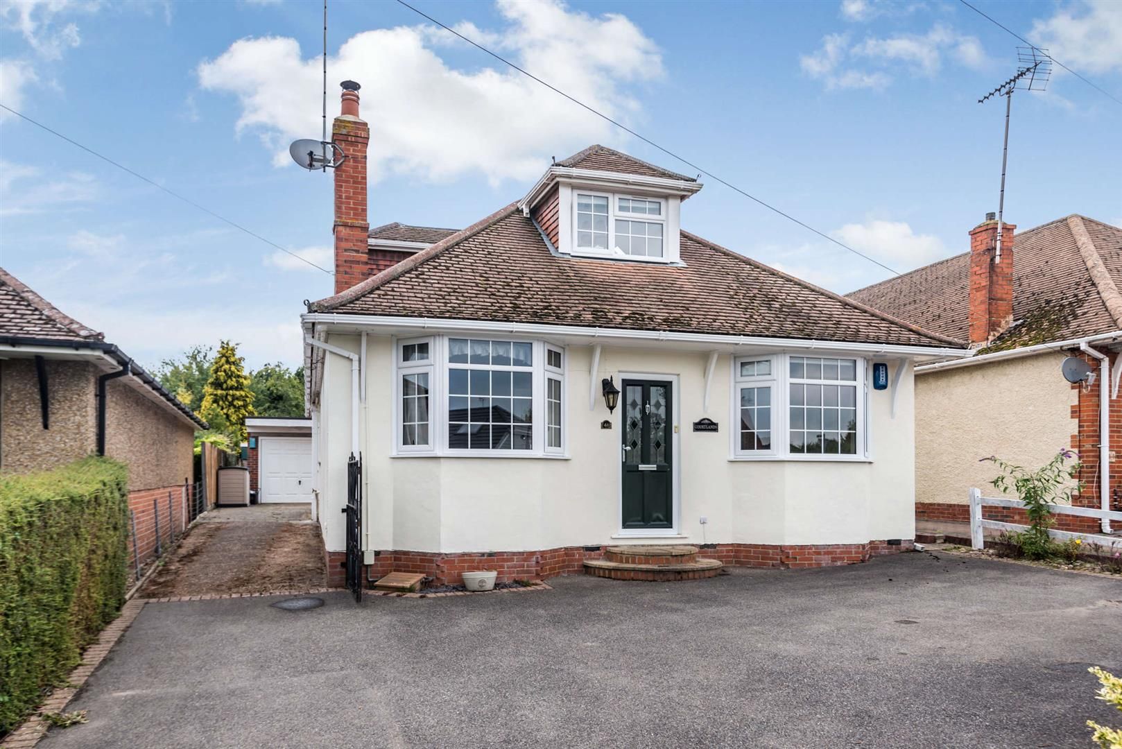 4 bed detached bungalow for sale in Yeoman Way, Bearsted, Maidstone
