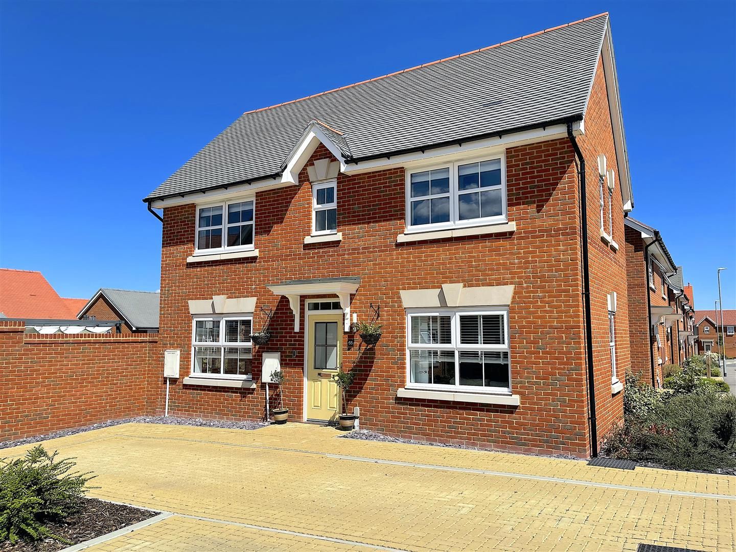 3 bed detached house for sale in Tettenhall Way, Faversham ME13 Zoopla