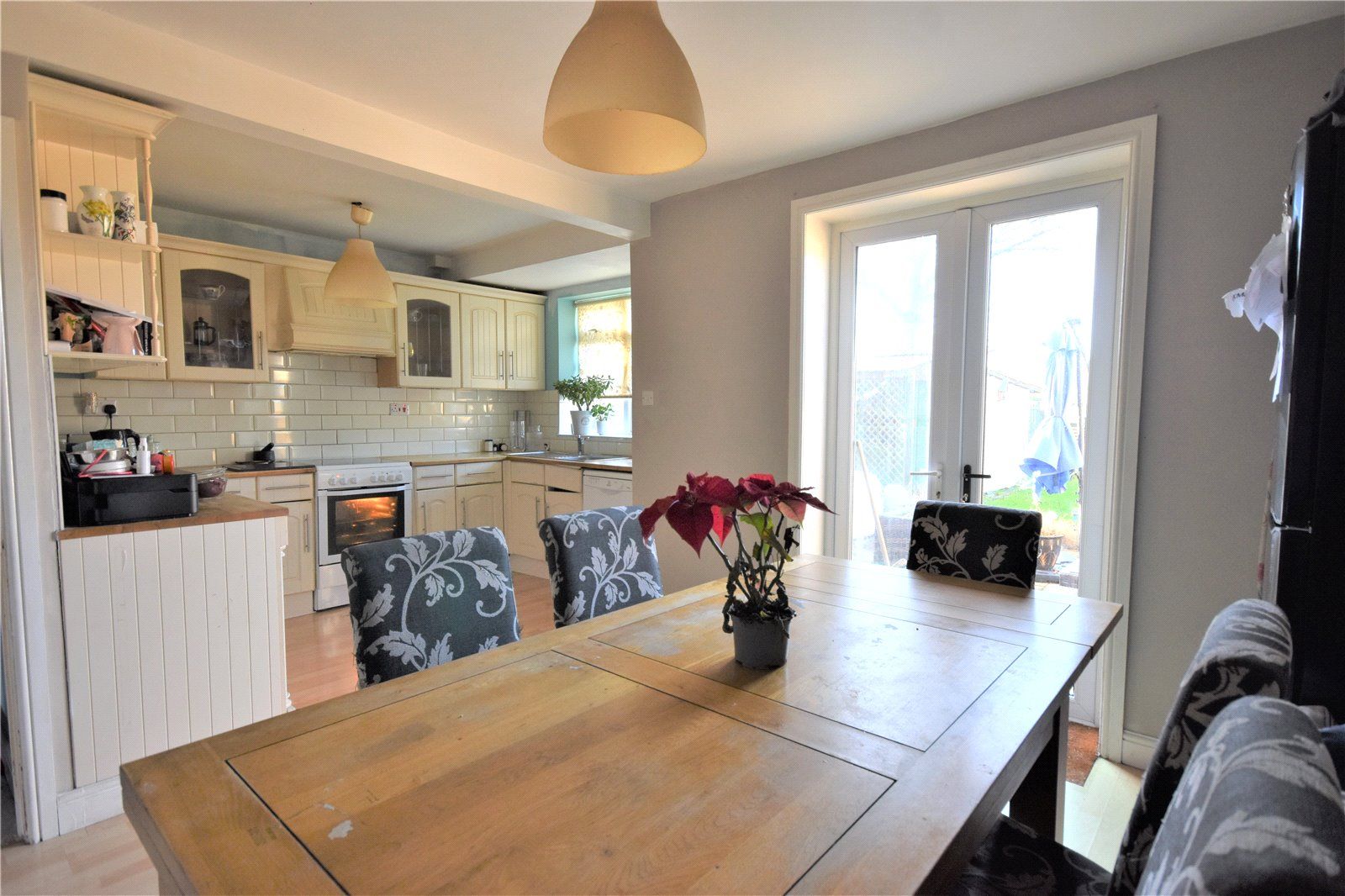 3 bed semidetached house for sale in Hevers Avenue, Horley RH6 Zoopla