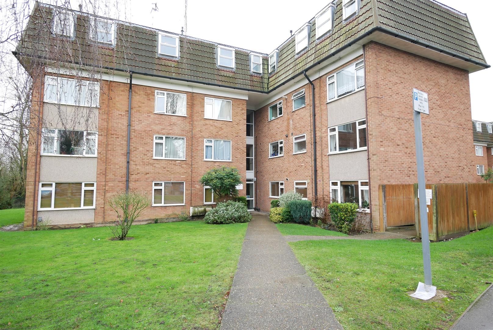 2 bed flat to rent in Lambs Close, Cuffley, Potters Bar EN6 Zoopla