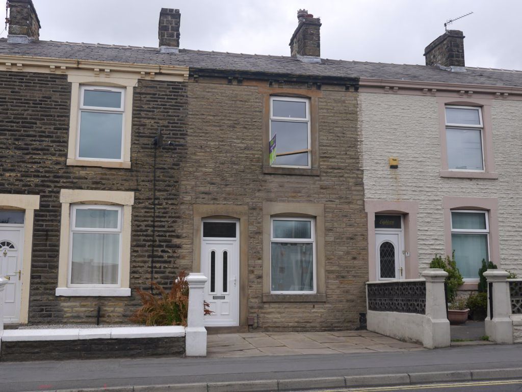 3 bed terraced house to rent in Whalley Road, Clayton Le Moors