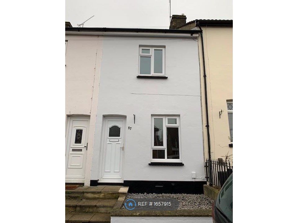 2 bed terraced house to rent in Roberts Road, Rainham, Gillingham ME8