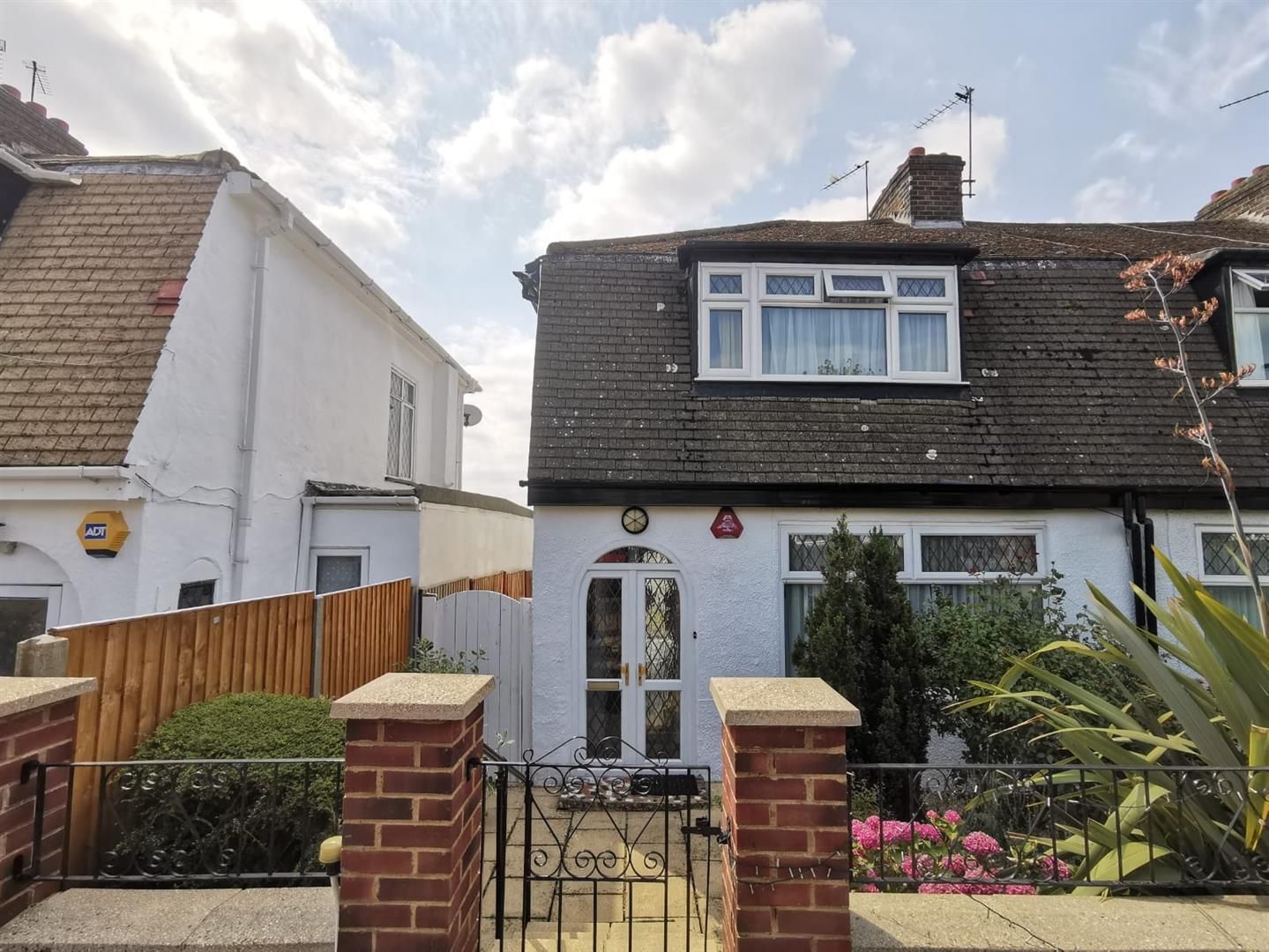 3 bed property to rent in Mollison Way, Edgware HA8 Zoopla