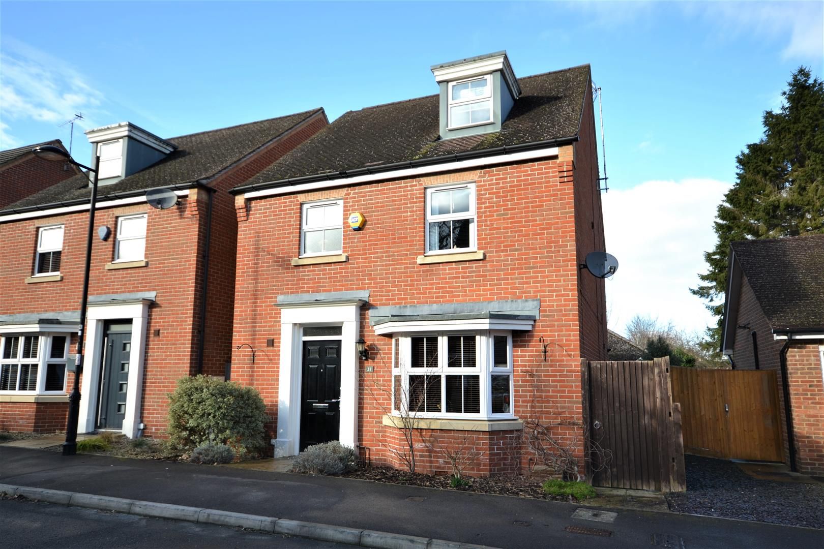 4 bed detached house for sale in Chilworth Way, SherfieldOnLoddon