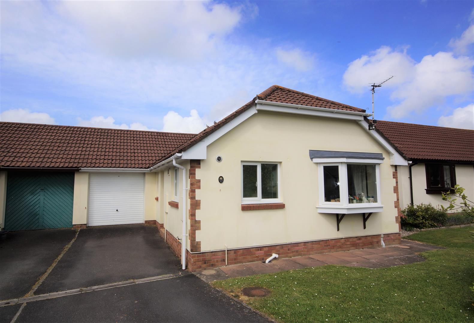 2 bed semidetached bungalow for sale in The Laurels, Roundswell