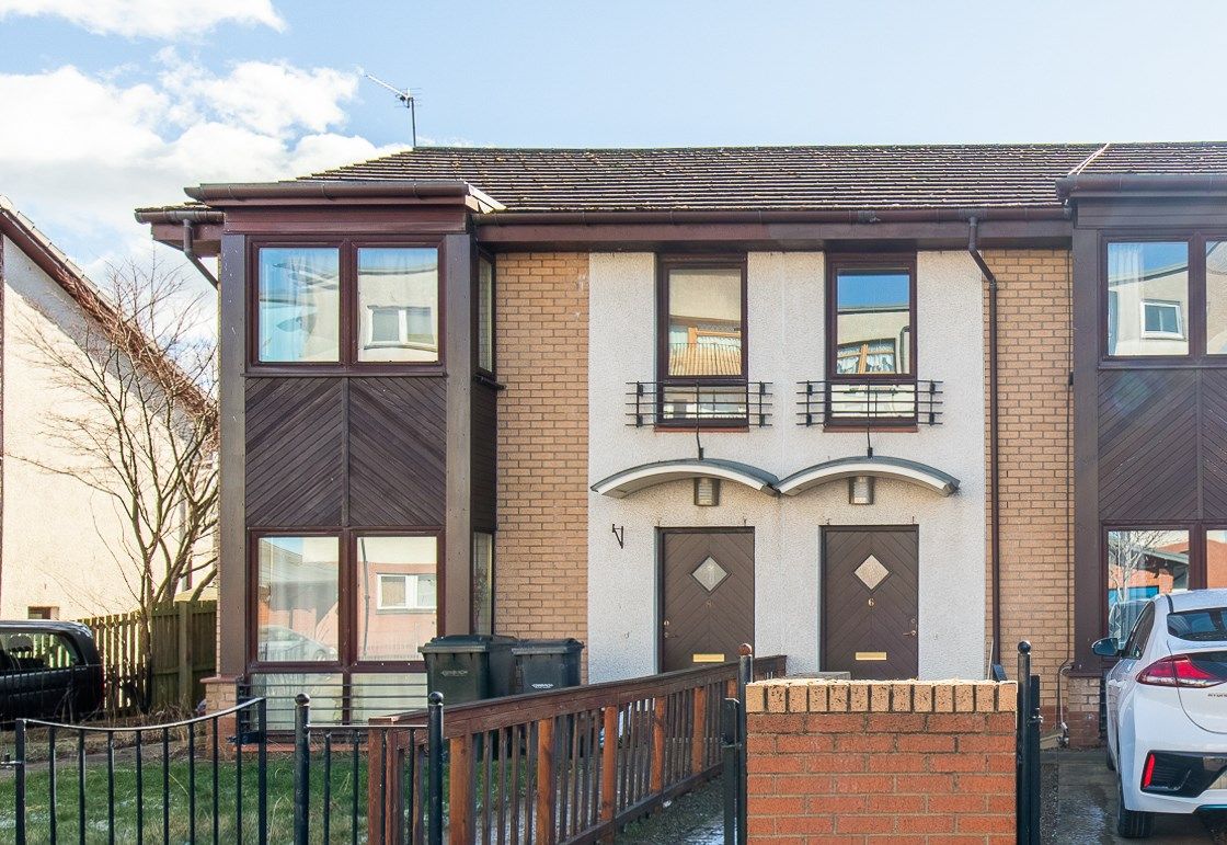 3 bed terraced house for sale in Southhouse Walk, Burdiehouse