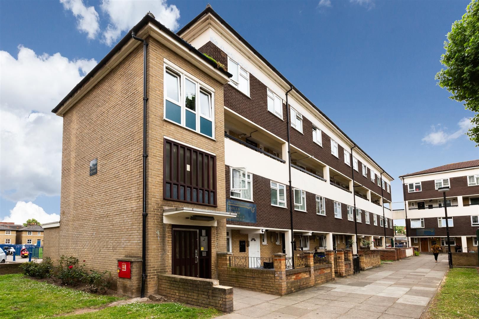 3 bed flat to rent in Trellis Square, London E3 Zoopla