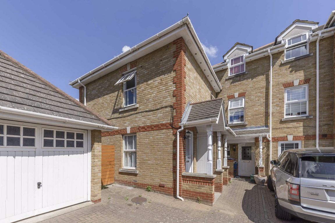 2 bed flat for sale in Honnor Gardens, Isleworth TW7 Zoopla