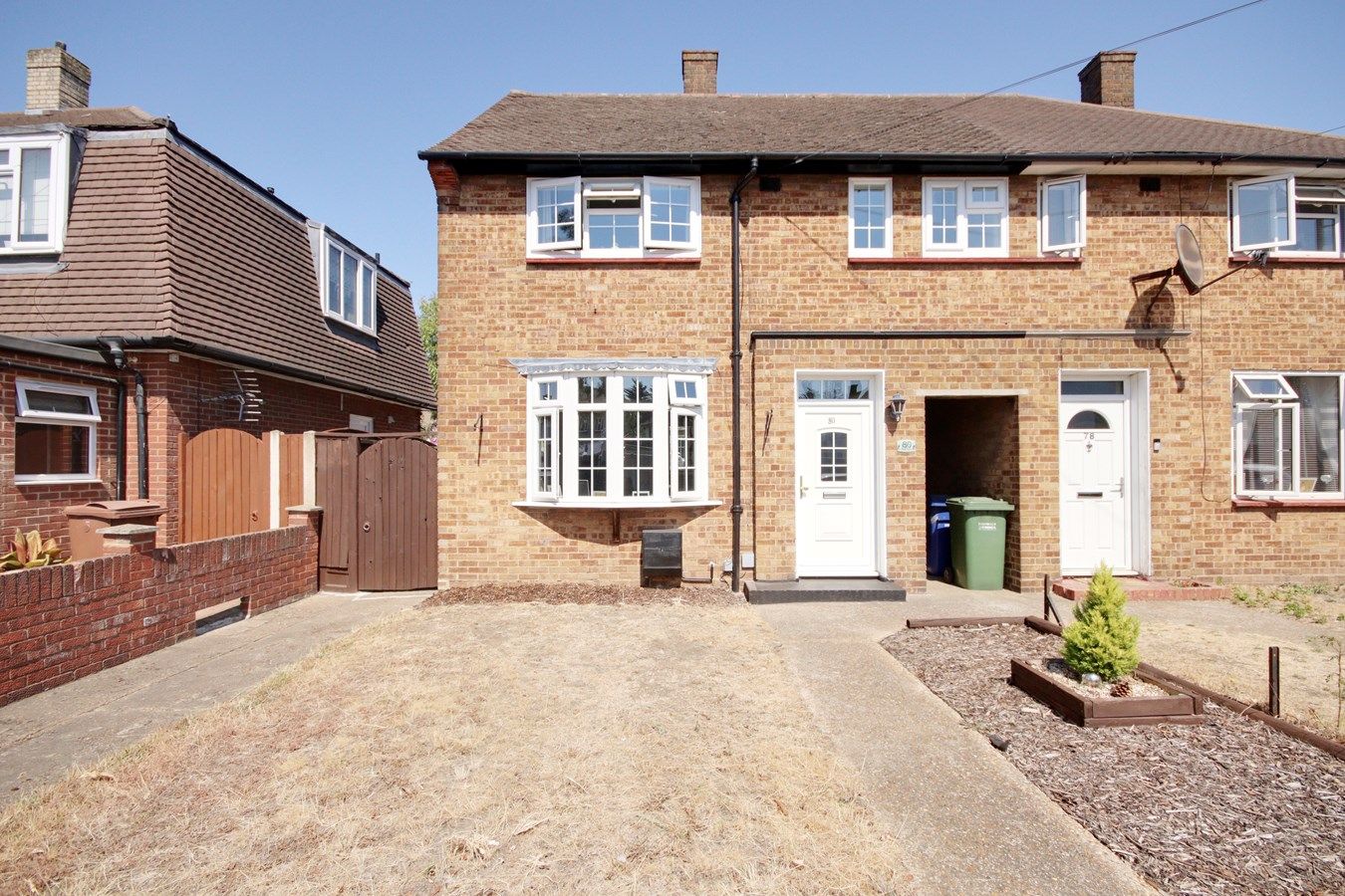 2 bed end terrace house for sale in Carnach Green, South Ockendon RM15