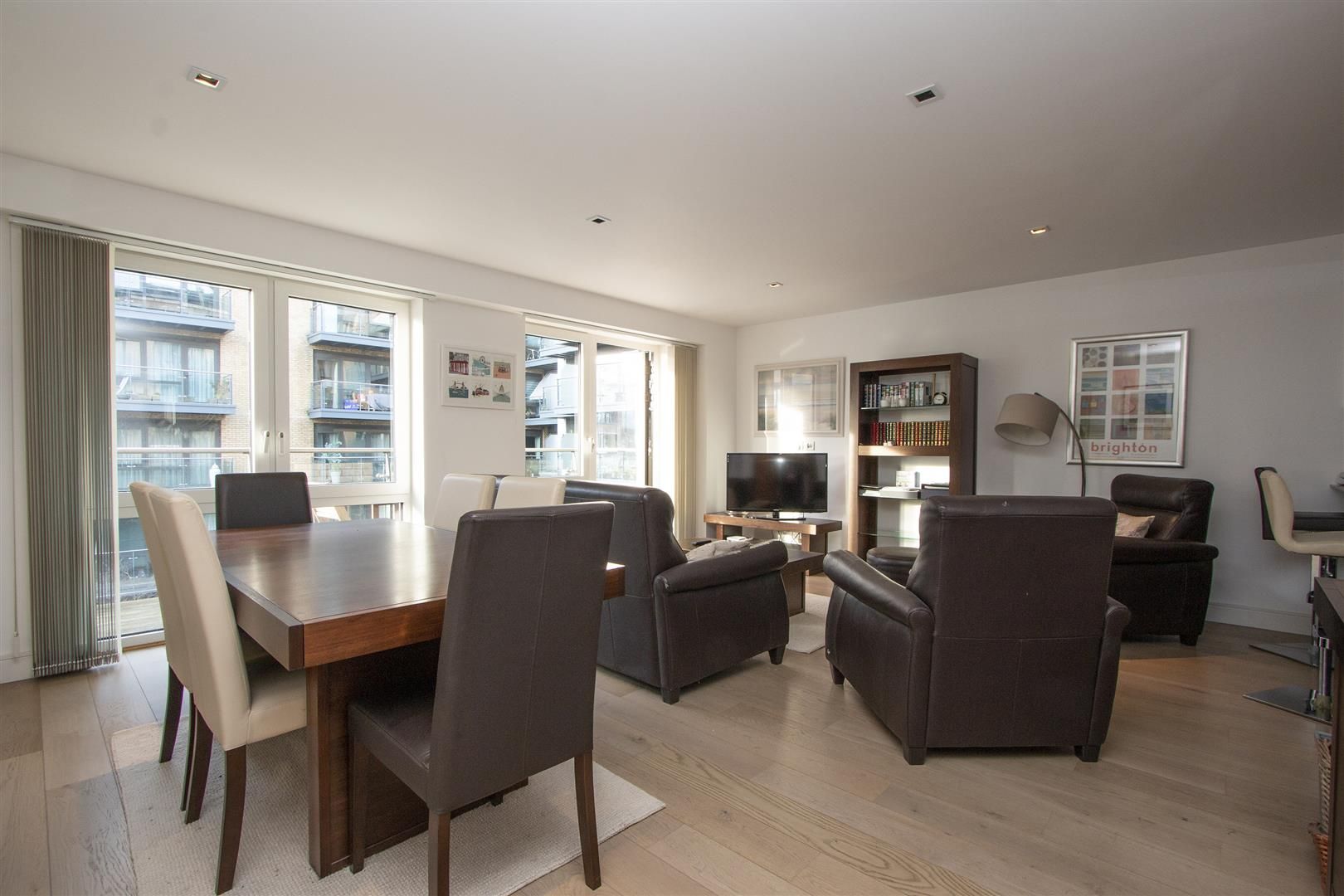 2 bed flat to rent in Belvedere House, Kew Bridge Road, Brentford TW8