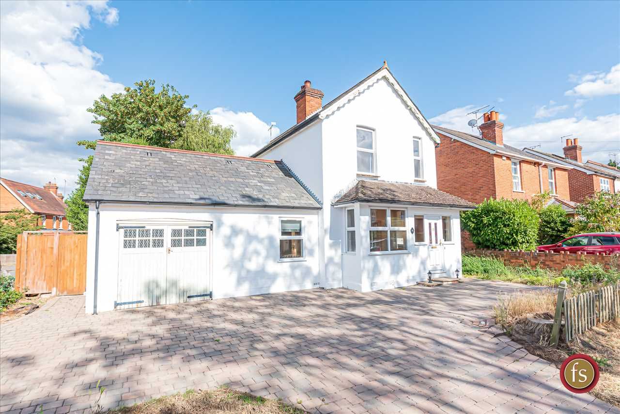 3 bed detached house to rent in Pinewood Avenue, Crowthorne RG45 Zoopla