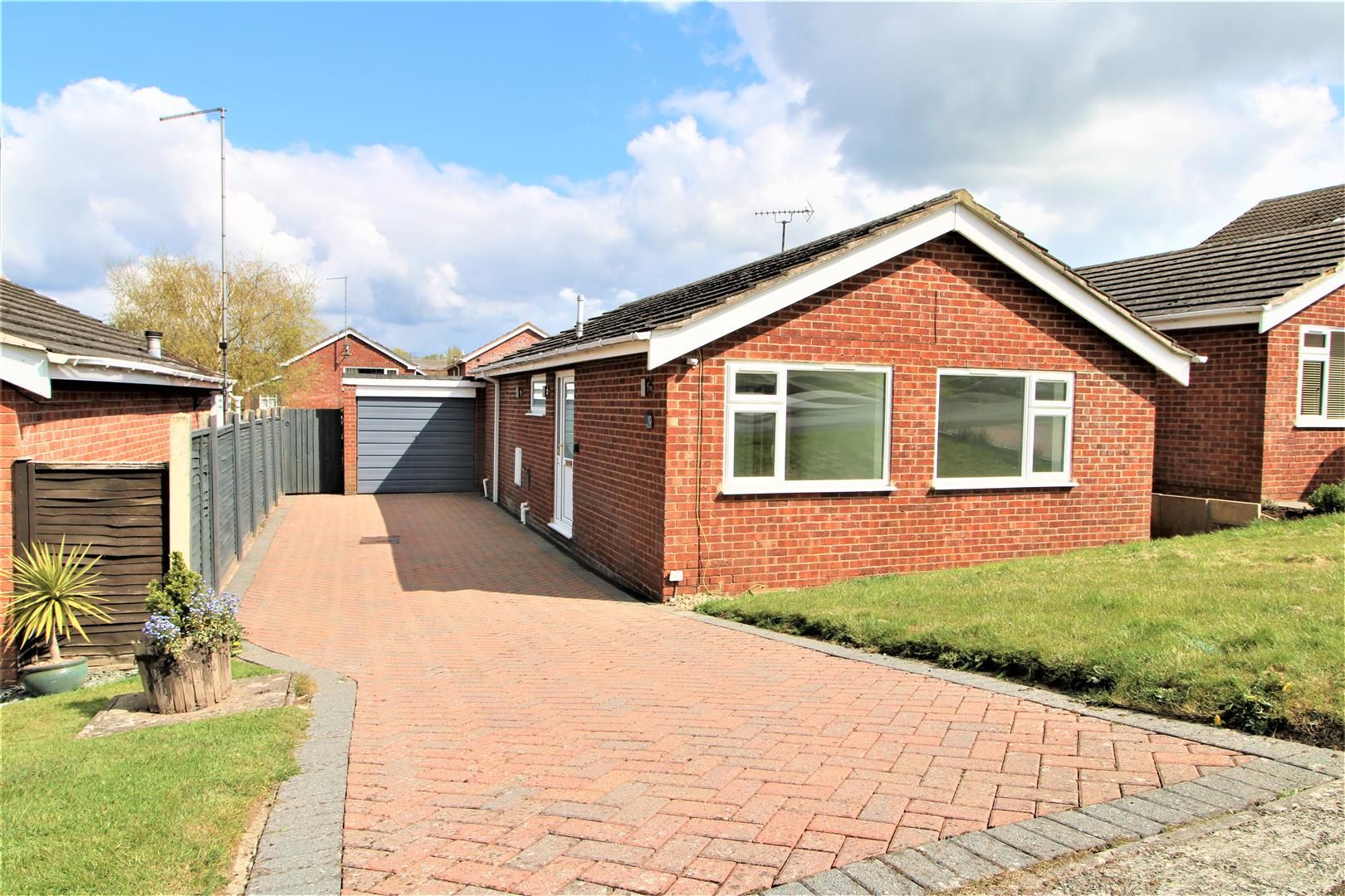St. Peters Way, Weedon, Northampton NN5  