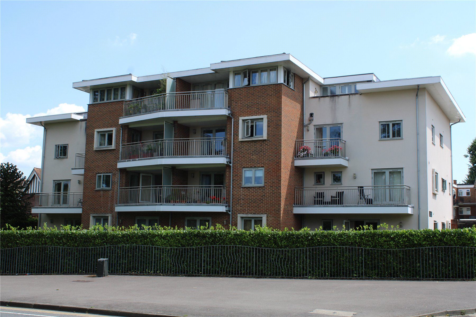 Lindfield Gardens, Guildford, Surrey GU1  