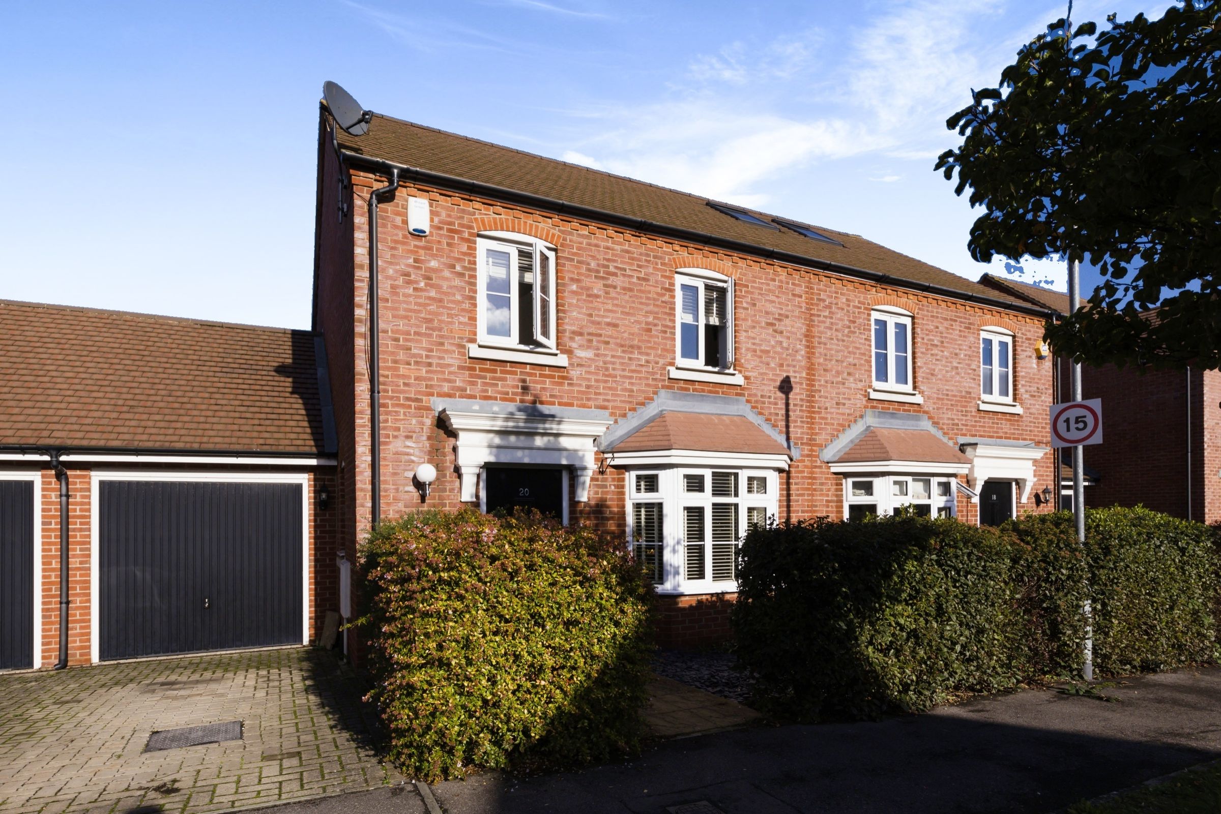 3 bed semidetached house for sale in Waratah Drive, Chislehurst BR7