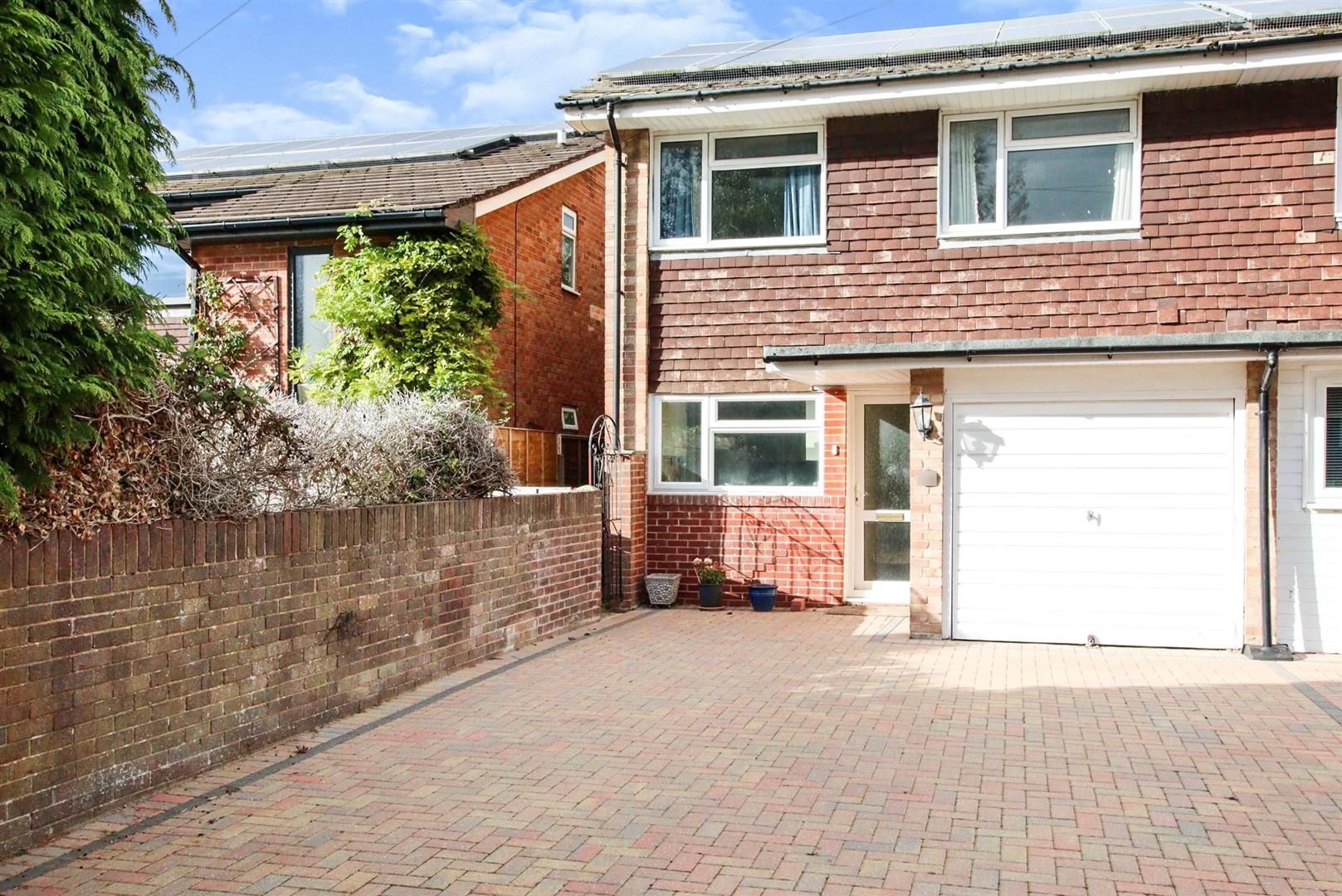 4 bed semidetached house for sale in Hornby Close, Warsash