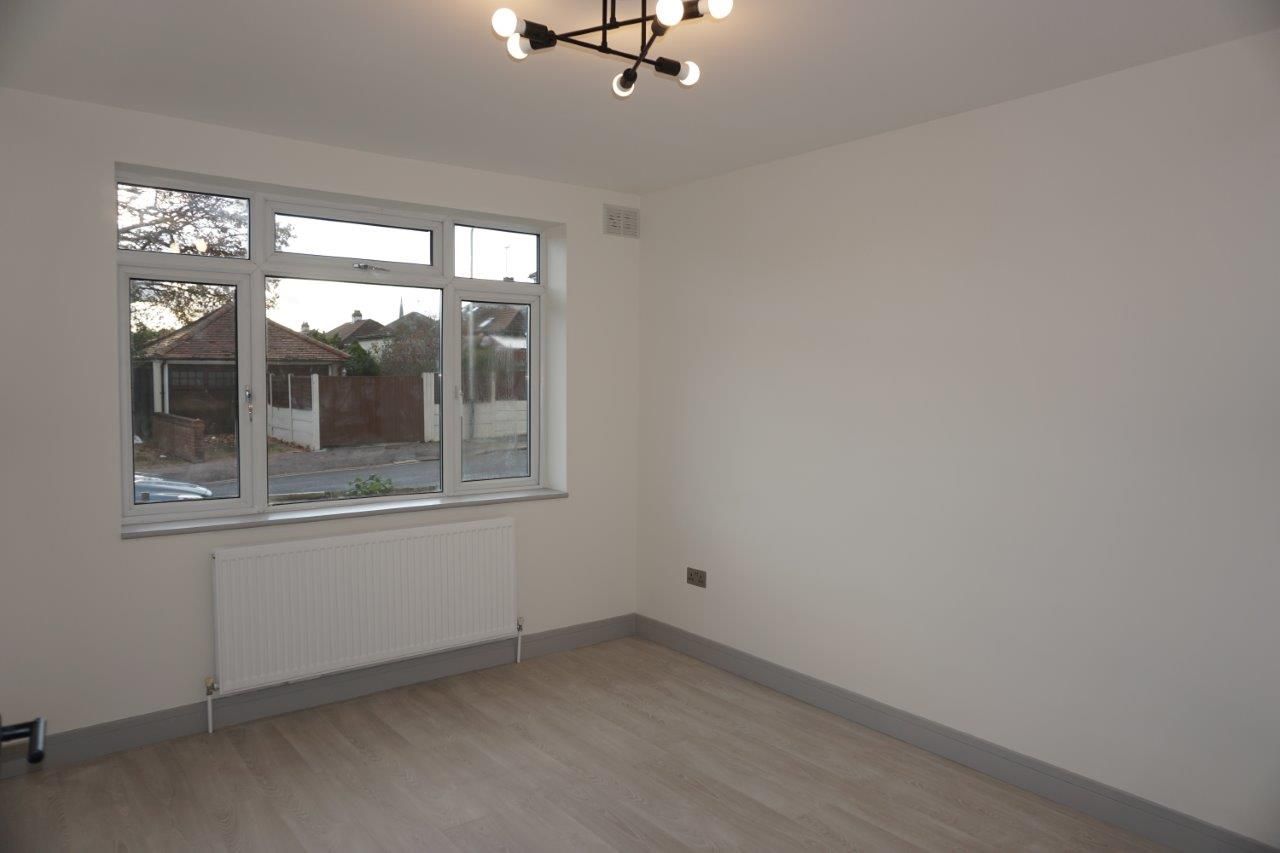 2 bed to rent in Maywin Drive, Upminster Bridge, Hornchurch