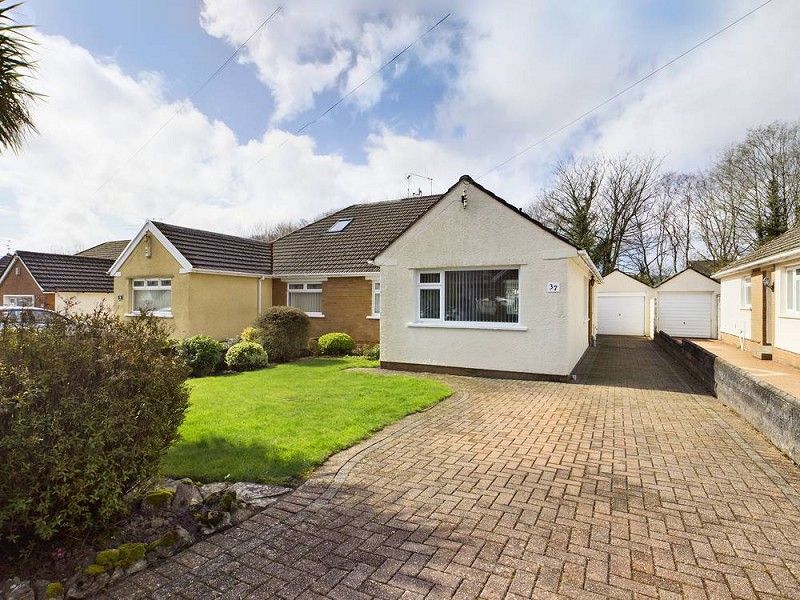 3 bed semidetached house for sale in Heol Nant Castan, Rhiwbina
