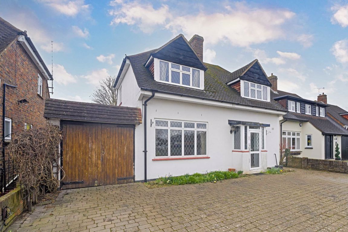 3 bed detached house for sale in Maryland Way, SunburyOnThames TW16 Zoopla