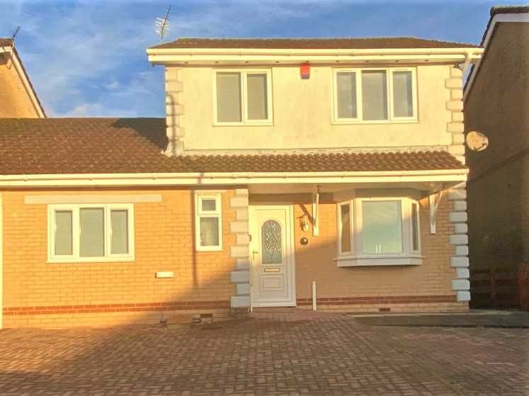 3 bed linkdetached house for sale in Ffordd Llanbad, Gilfach Goch