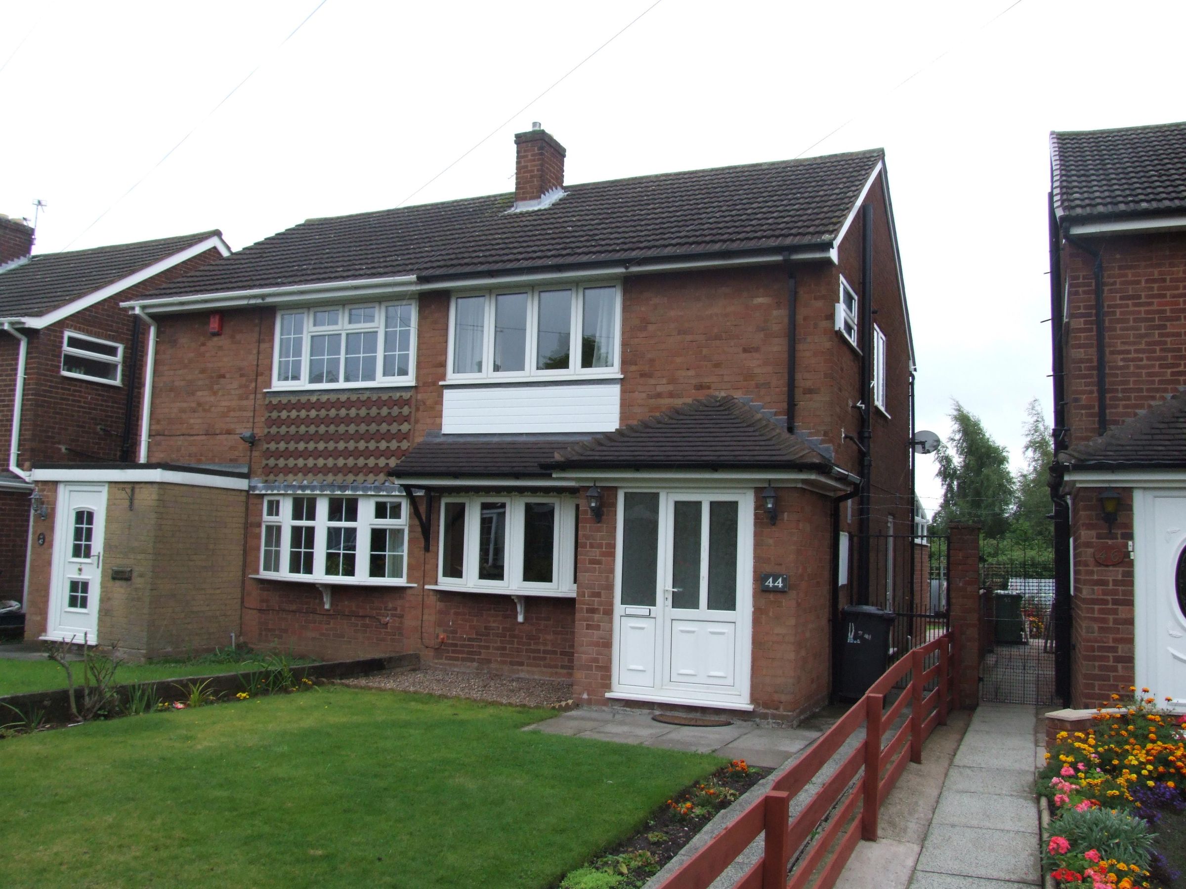 3 bed semidetached house to rent in Laburnum Road, Stow Heath