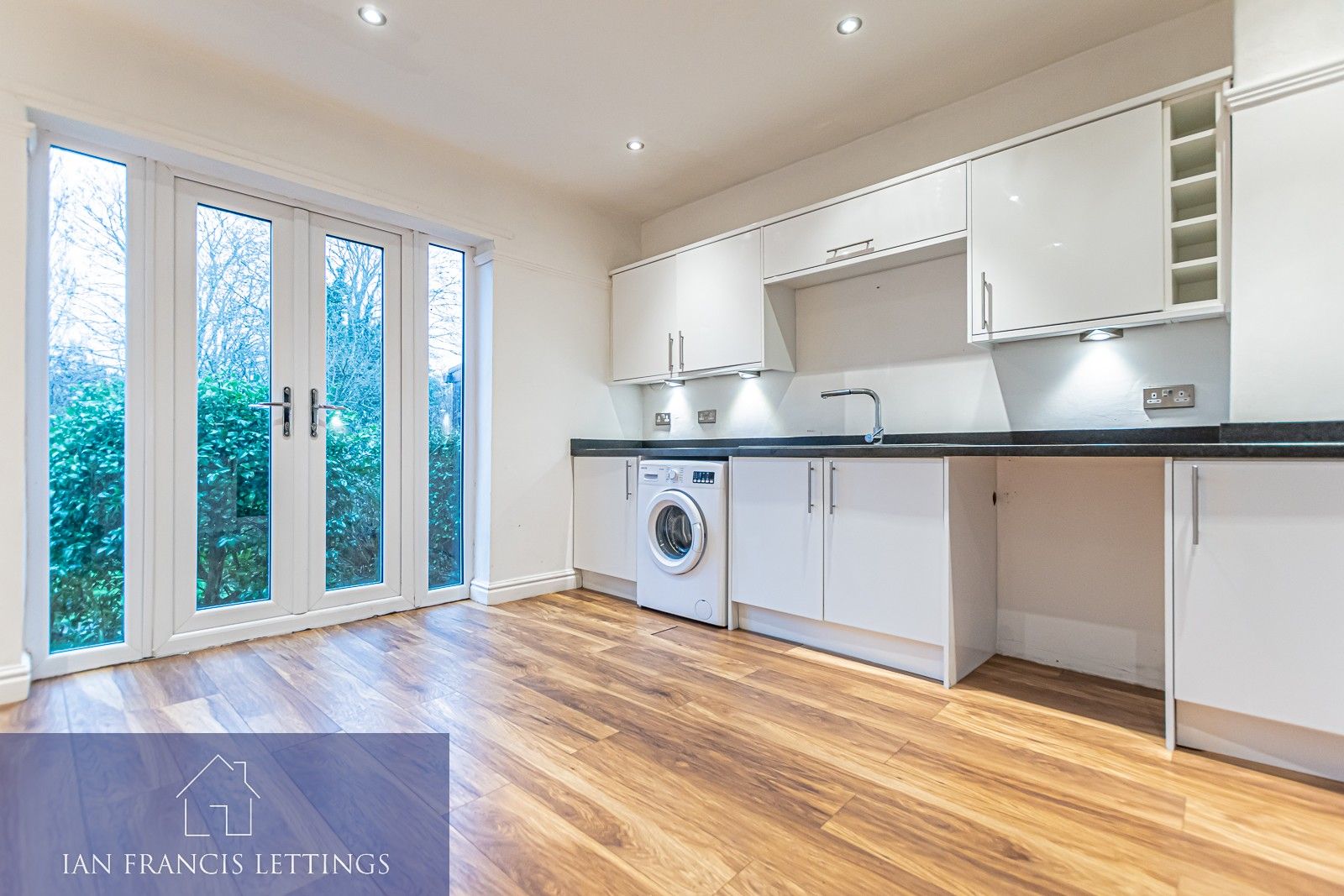 3 bed semidetached bungalow to rent in Jean Avenue, Pennington, Leigh