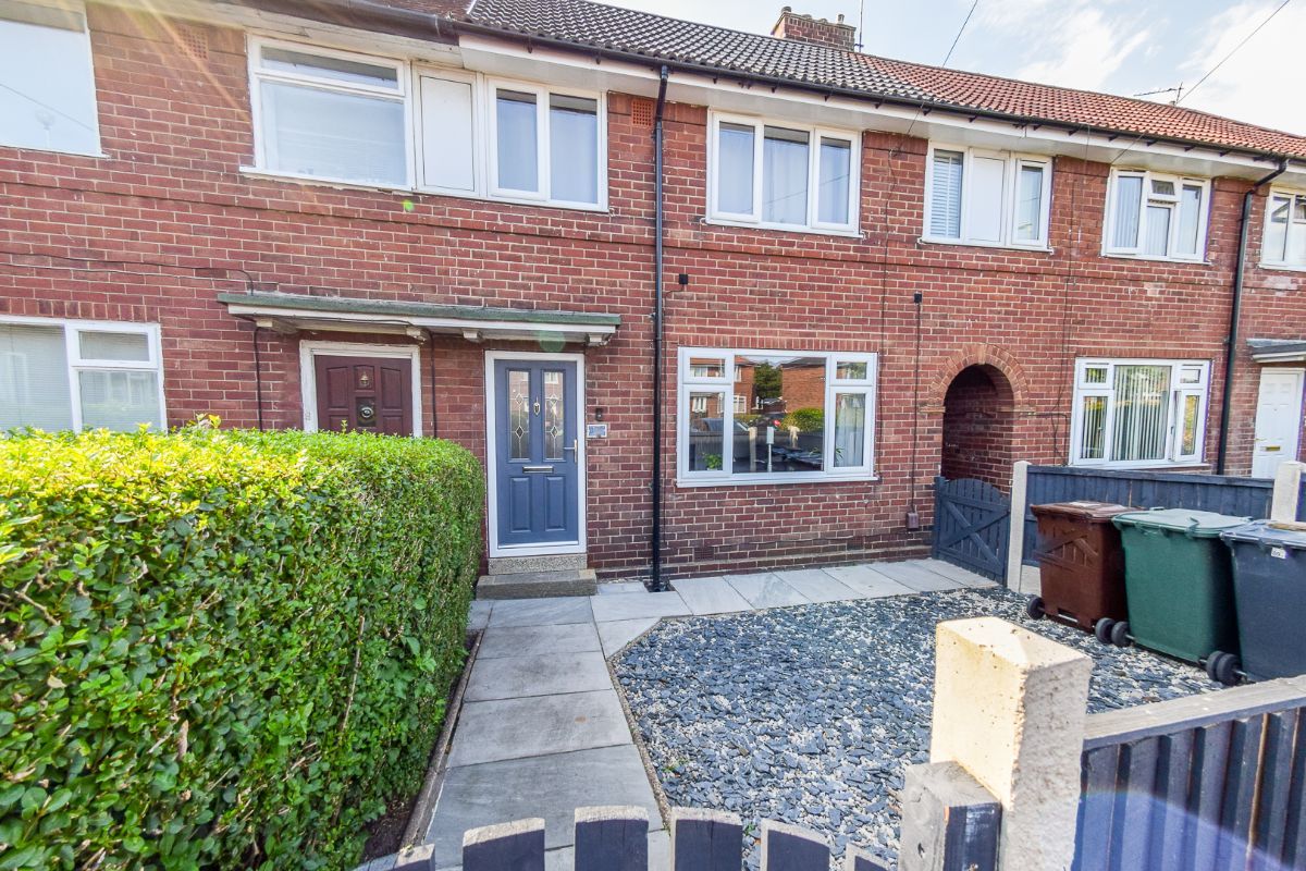 3 bed terraced house for sale in Cardinal Square, Beeston, Leeds LS11
