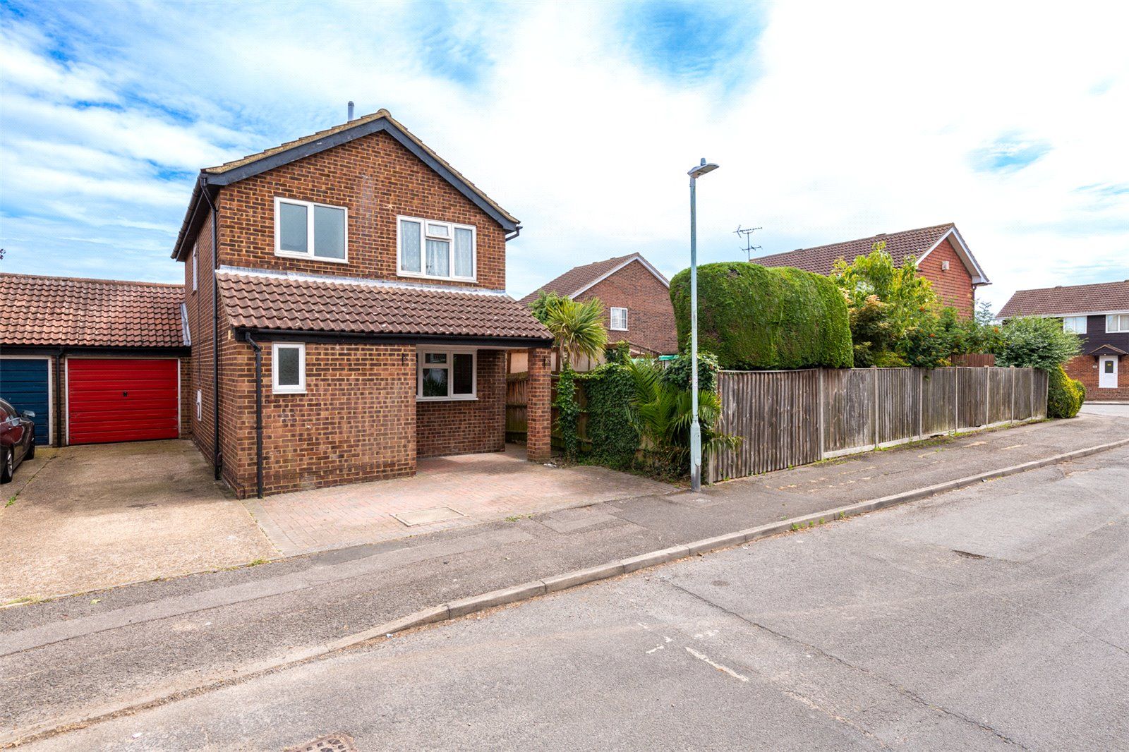 3 bed detached house for sale in Fallowfield, Sittingbourne ME10 Zoopla