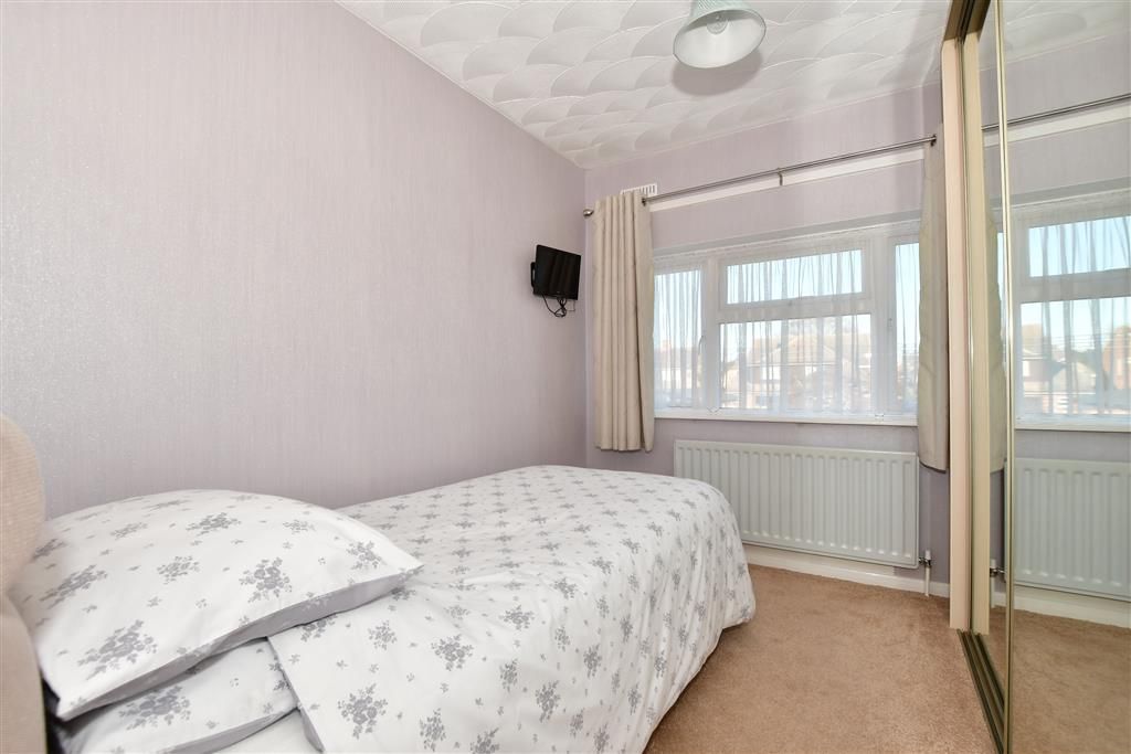 3 bed semidetached house for sale in Hever Court Road, Singlewell