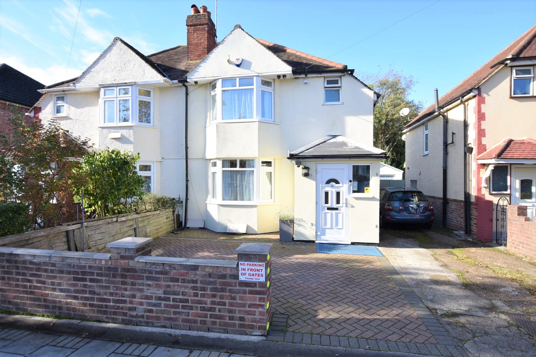3 bed semidetached house for sale in Hounslow Road, Hanworth