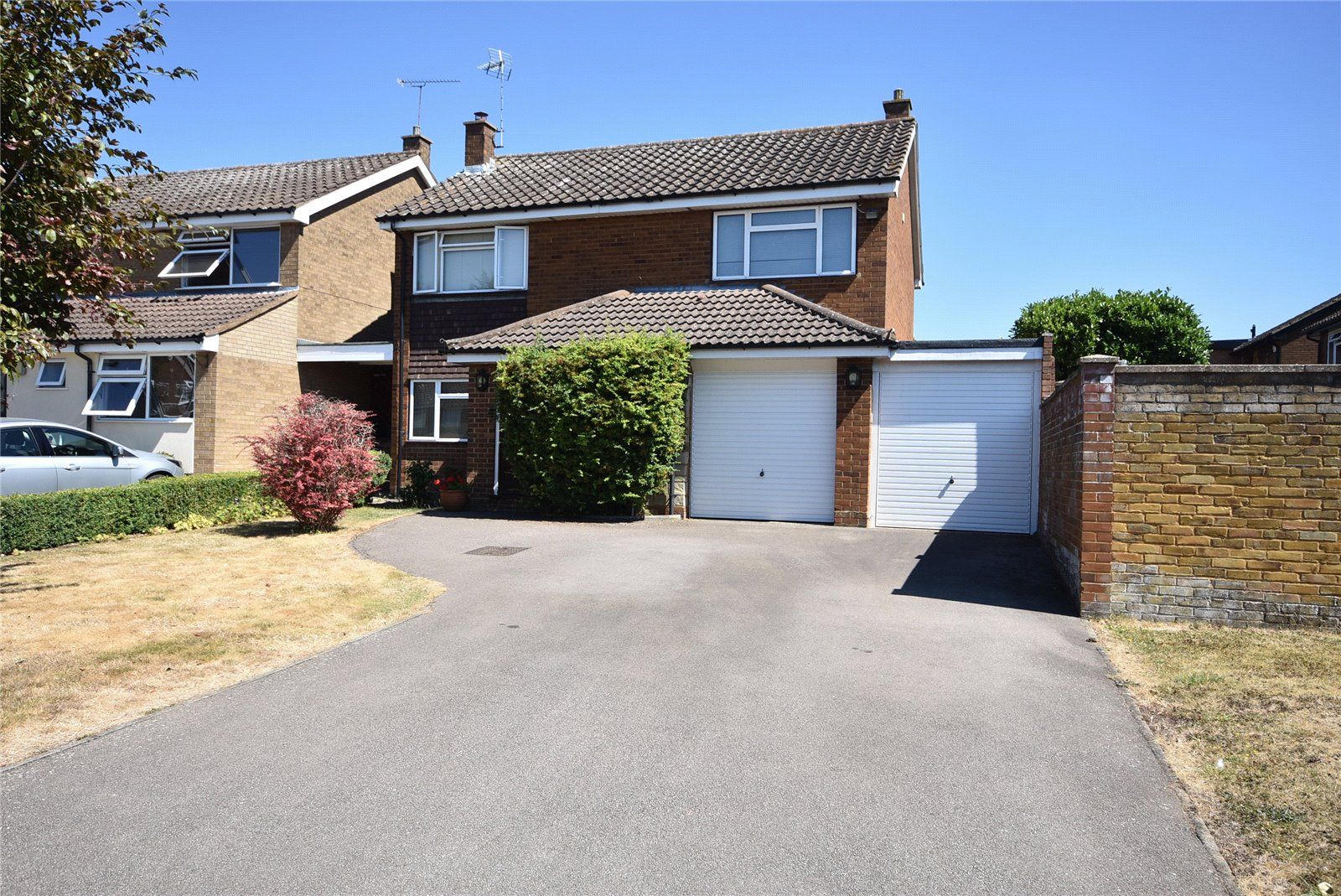 4 bed detached house for sale in Upton Close, Luton, Bedfordshire LU2