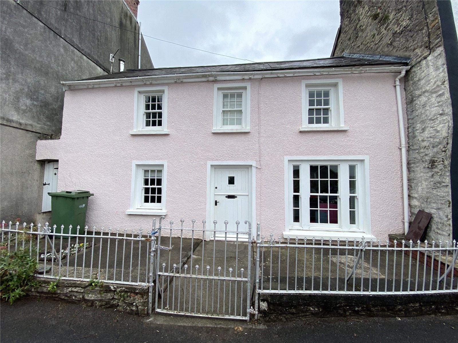 2 bed end terrace house for sale in Llansteffan, Carmarthen