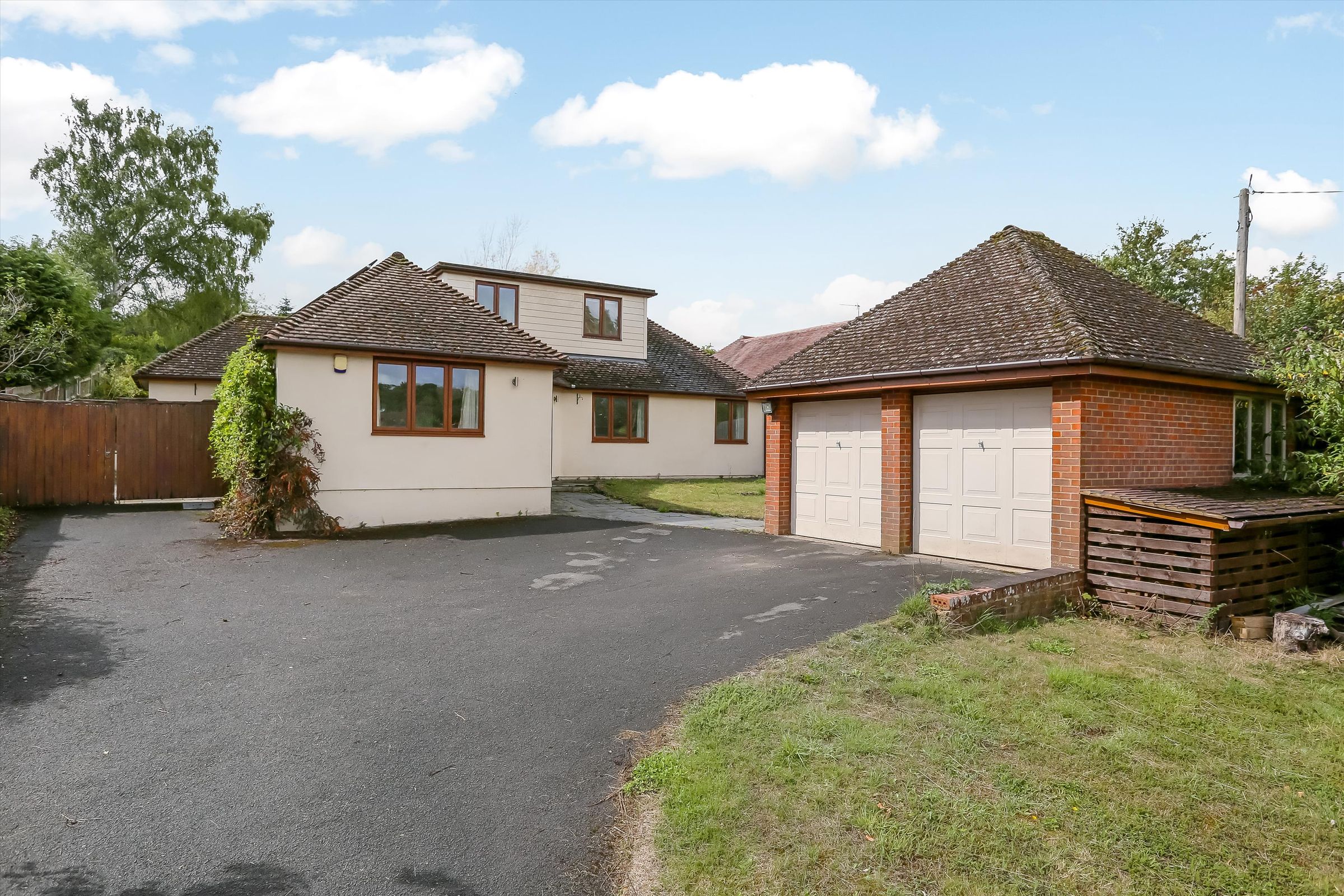 4 bed bungalow for sale in Tudor Way, Kings Worthy, Winchester