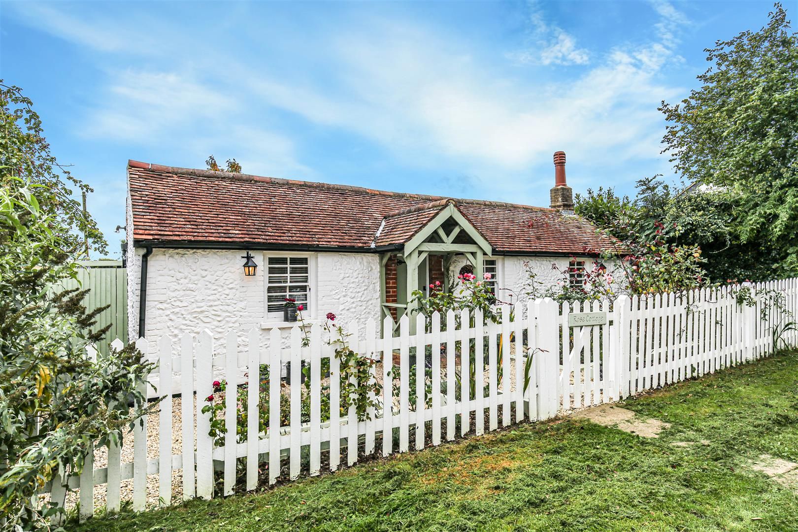 2 bed bungalow for sale in Westmore Green, Tatsfield, Westerham TN16