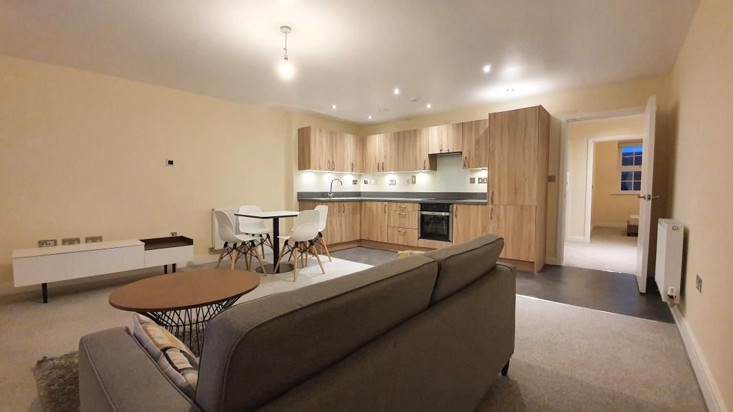 2 bed flat to rent in Sissinghurst Court, Dickens Heath, Solihull B90