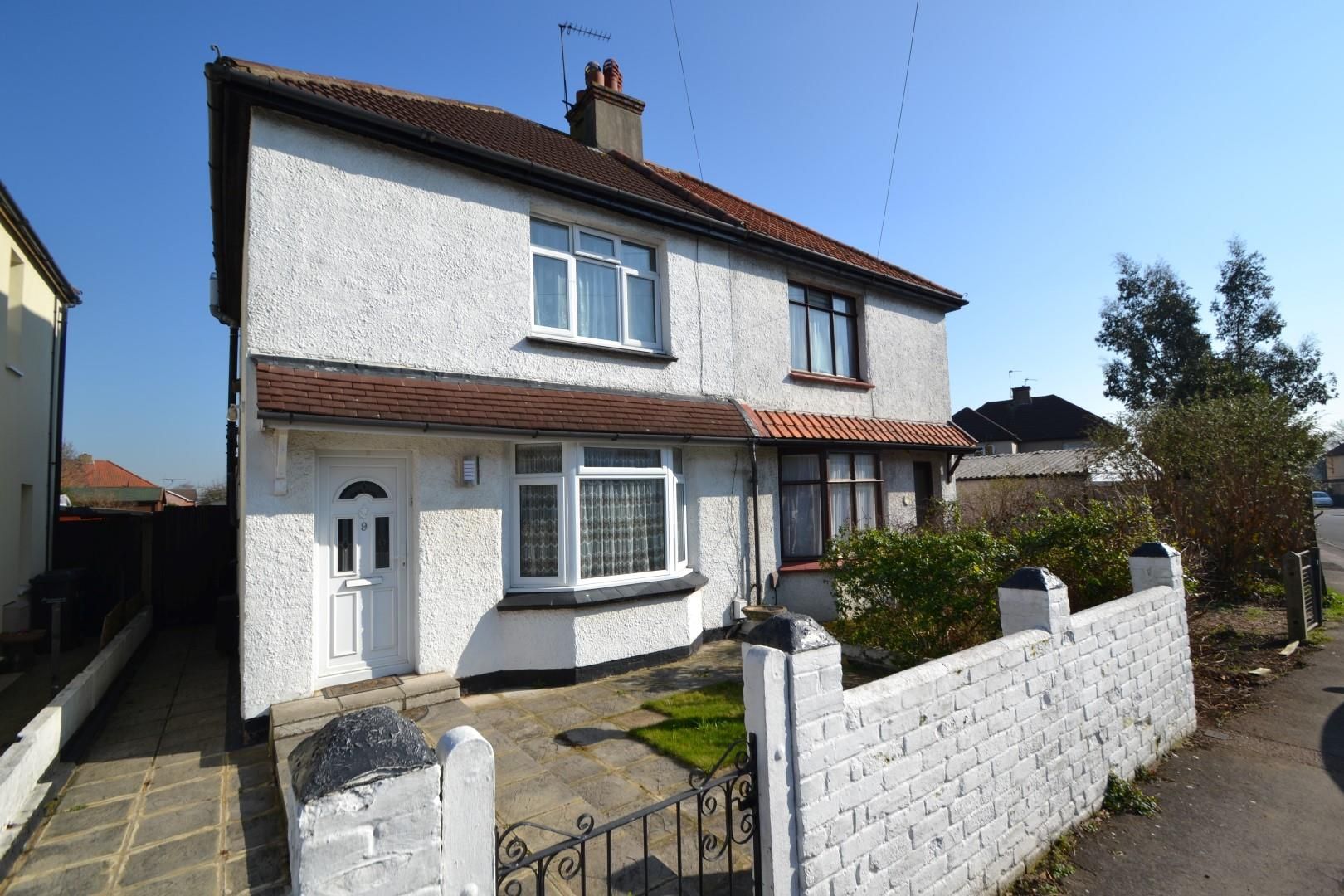 2 bed semidetached house to rent in Aylsham Road, Hoddesdon, Herts