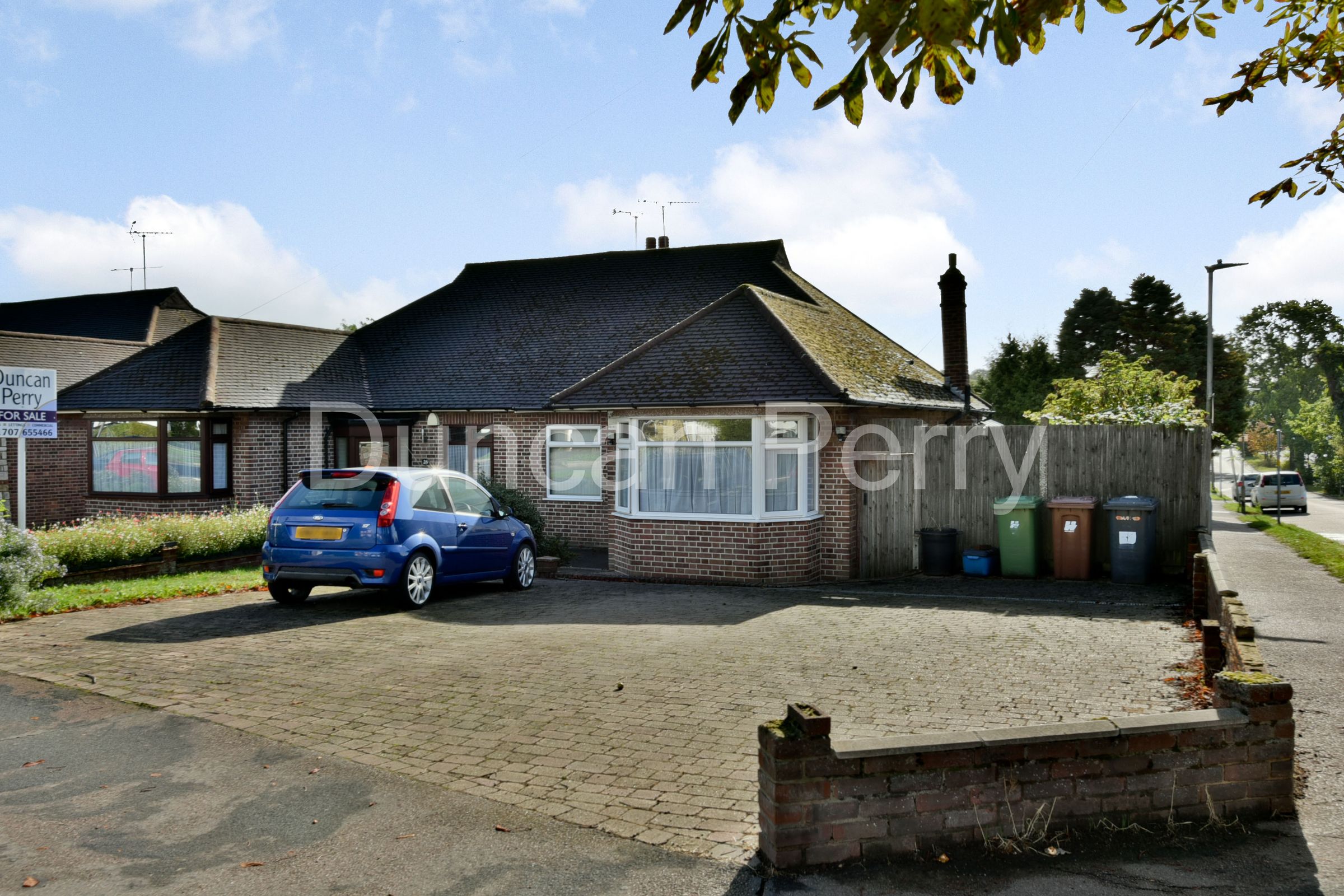 3 bed semidetached bungalow for sale in Baker Street, Potters Bar