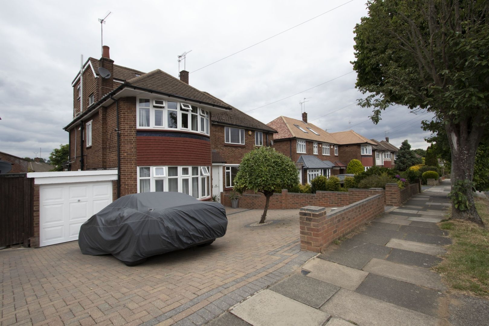 4 bed semidetached house for sale in South Lodge Drive, Southgate