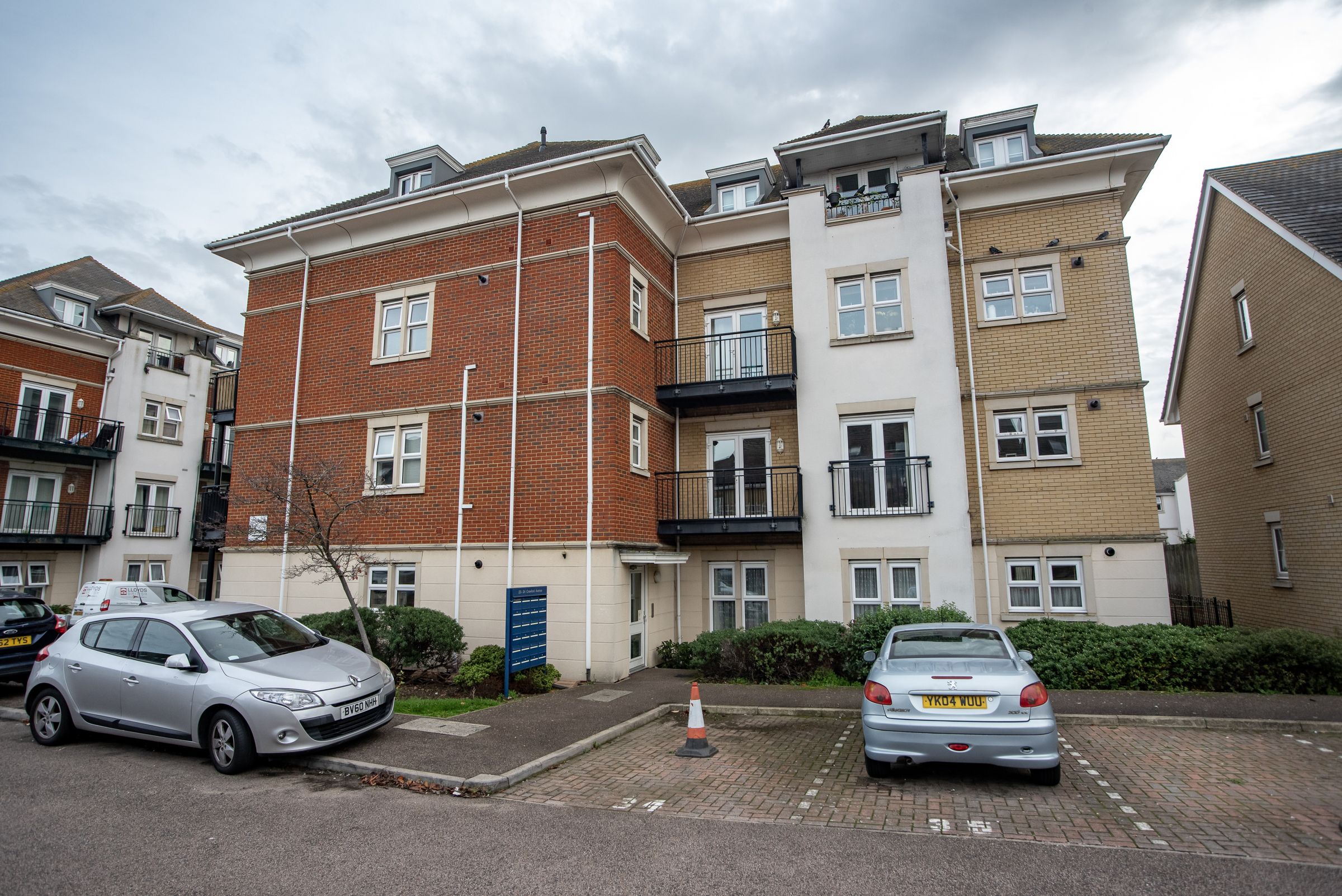 2 bed flat for sale in Crawford Avenue, Dartford DA1 Zoopla